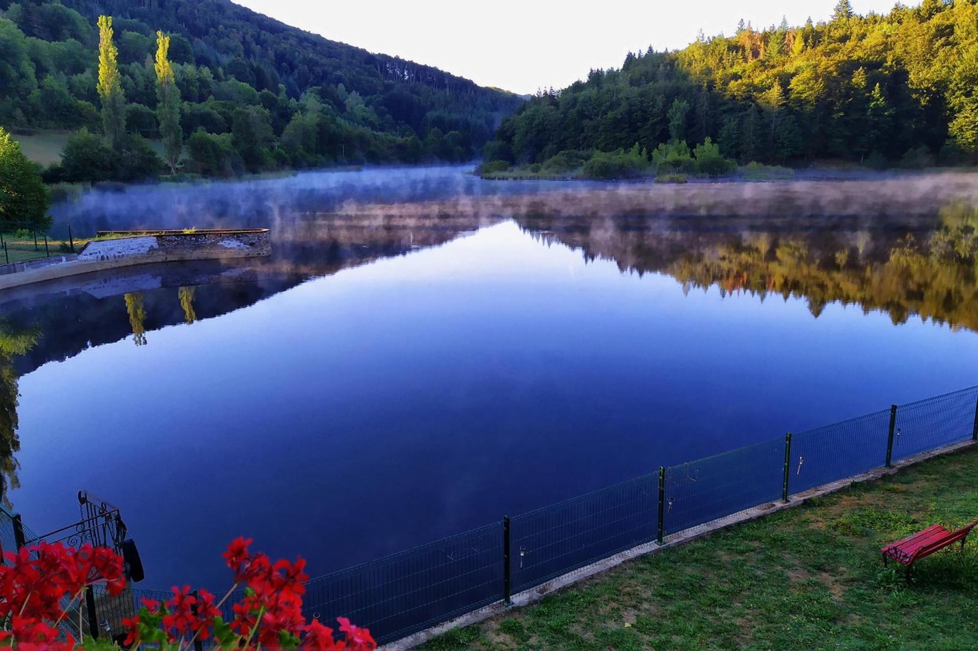 Le Lac Des Moines Condat  Экстерьер фото